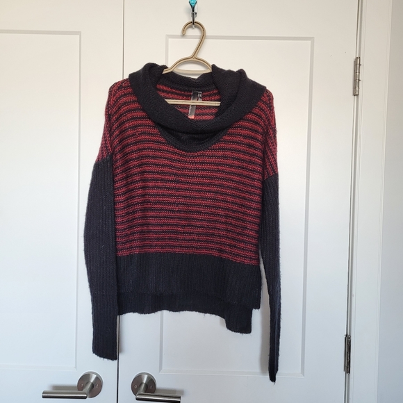 Cowl neck sweater - Picture 2 of 3